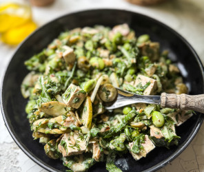 Birnen-Tofu Salat mit Edamame und Oliven